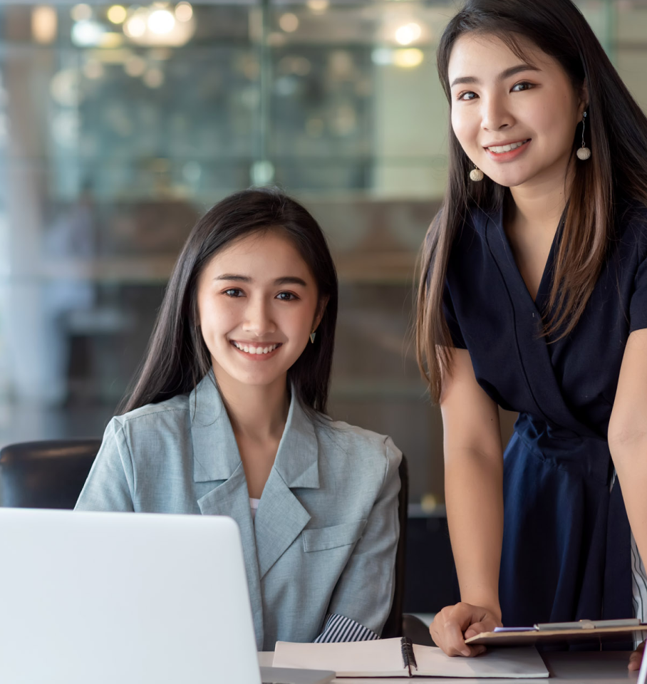 Image of two female HealthEdge Source experts smiling.